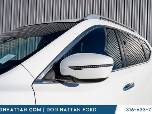 Used 2018 Nissan Rogue SV image 26