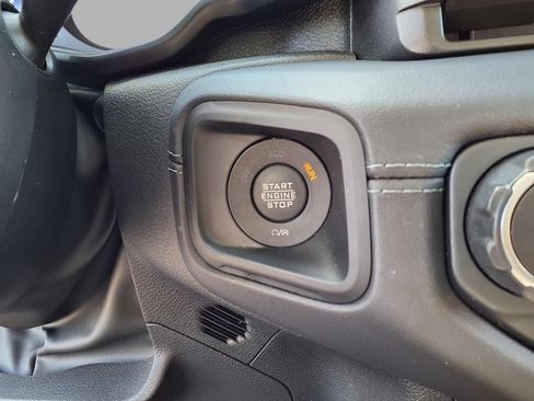 Used 2025 Jeep Wrangler Unlimited Rubicon AWD/4WD image 8