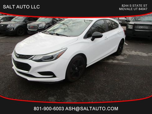 Used 2018 Chevrolet Cruze LT w/ Convenience Package image 3