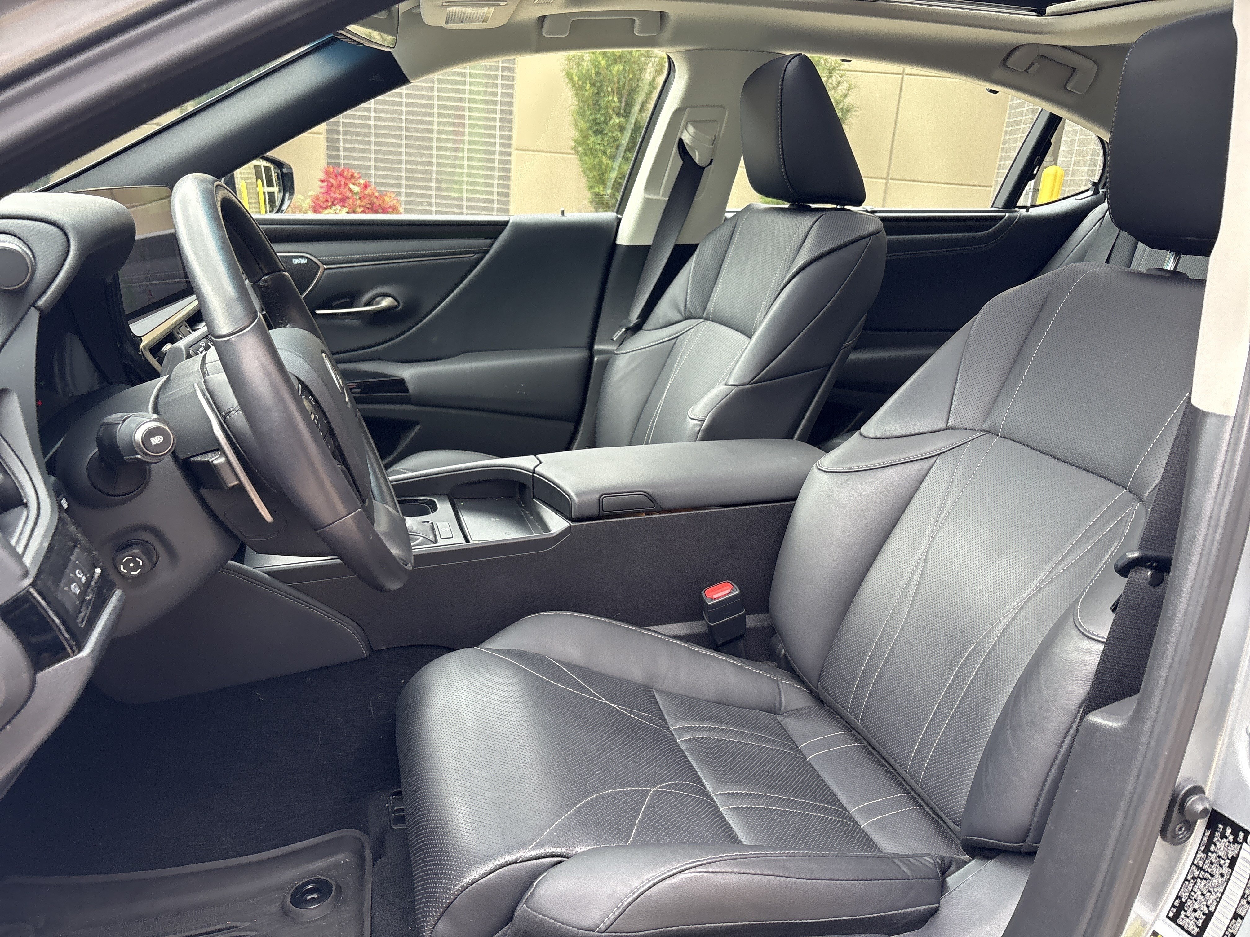Used 2025 Lexus ES 350 Ultra Luxury w/ Accessory Package (Z2) FWD image 16