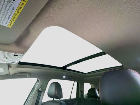 Used 2025 Volkswagen Atlas Peak Edition SE image 22