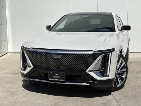 Used 2024 Cadillac Lyriq Luxury AWD/4WD image 1