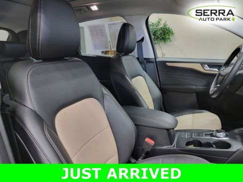 Used 2022 Ford Escape Titanium w/ Titanium Elite Package AWD/4WD image 17