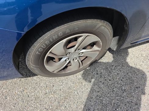 Used 2013 Honda Civic LX image 9