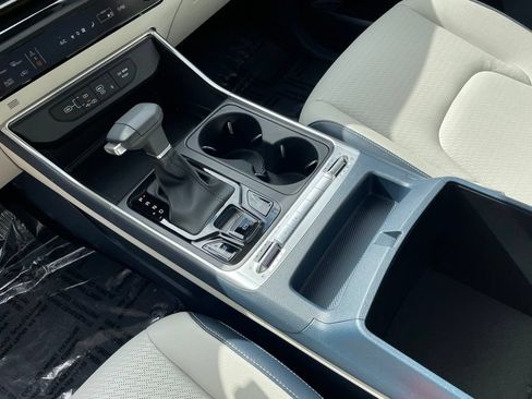 New 2026 Kia Carnival SX w/ SX Dark Edition Package FWD image 9