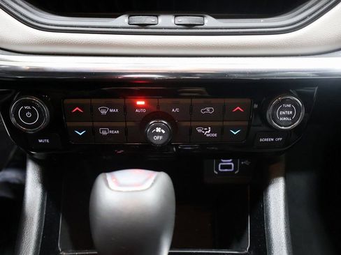 Certified 2024 Jeep Compass Limited image 34