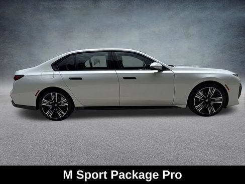 Used 2026 BMW 760i xDrive w/ Executive Package AWD/4WD image 7