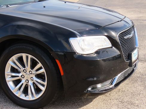 Used 2017 Chrysler 300 Limited w/ Value Package image 6