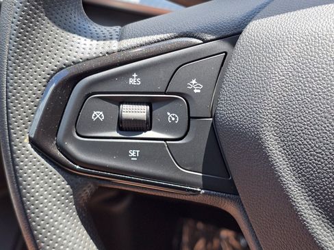 Used 2024 Chevrolet Trax LS w/ LS Convenience Package FWD image 9