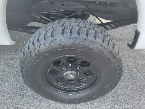 Used 2011 Chevrolet Express 1500 AWD image 6