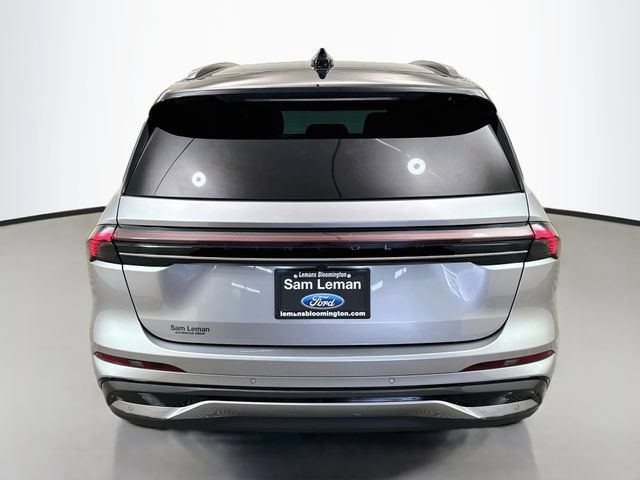 Used 2025 Lincoln Nautilus Reserve w/ Jet Appearance Package AWD/4WD image 6