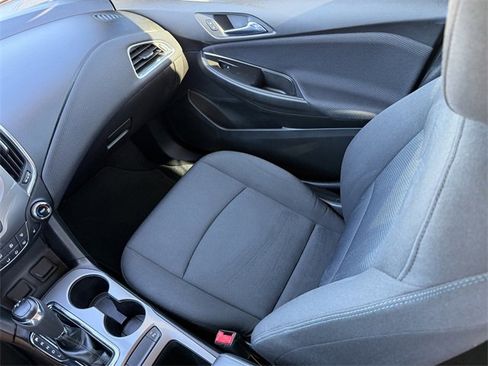 Used 2018 Chevrolet Cruze LT w/ Convenience Package image 17