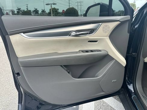 Used 2017 Cadillac XT5 Luxury w/ Driver Awareness Package FWD image 25