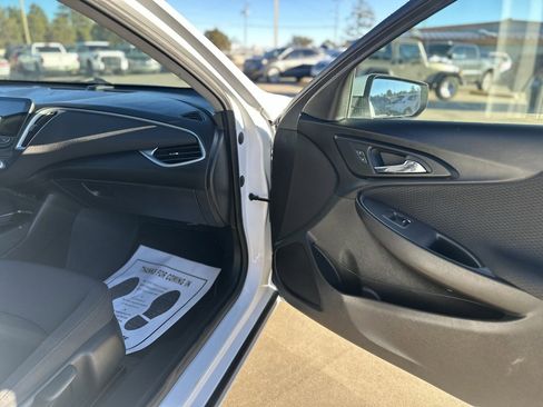 Used 2023 Chevrolet Malibu LT image 9