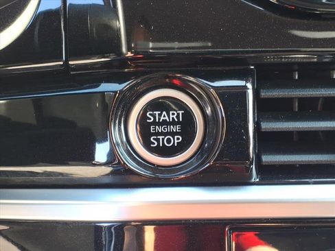 Used 2022 Nissan Pathfinder SV image 19