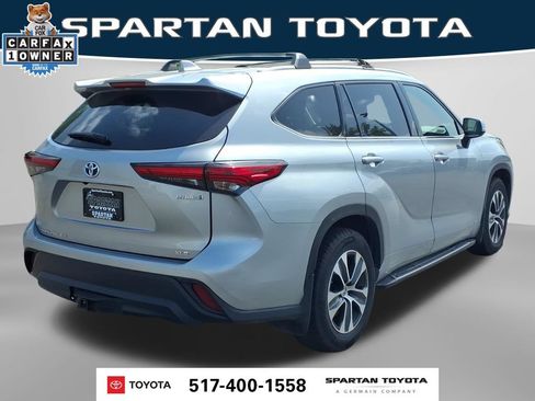 Used 2022 Toyota Highlander XLE AWD/4WD image 6