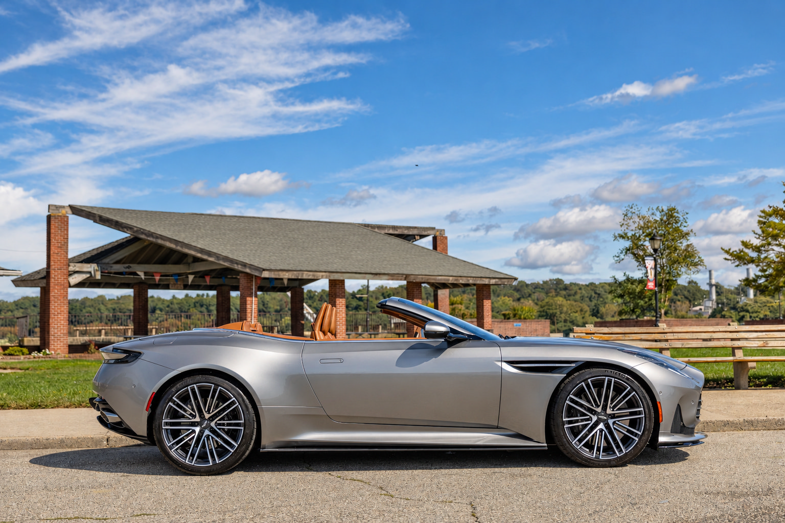 Used 2024 Aston Martin DB12 Convertible RWD image 7