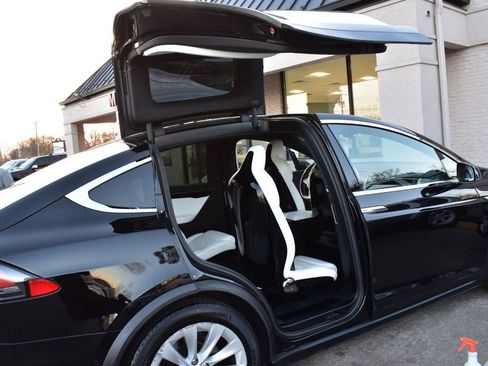 Used 2016 Tesla Model X 75D image 29