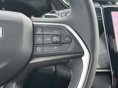 Used 2023 Jeep Grand Cherokee Limited AWD/4WD image 29