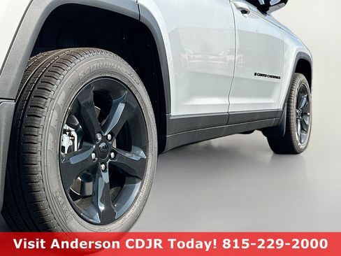 New 2025 Jeep Grand Cherokee L Limited w/ Black Appearance Package image 13