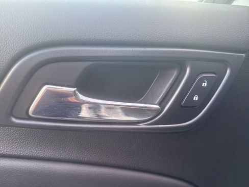 Used 2019 Chevrolet Suburban Premier image 12