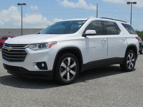 Used 2021 Chevrolet Traverse LT w/ LT Premium Package FWD image 3