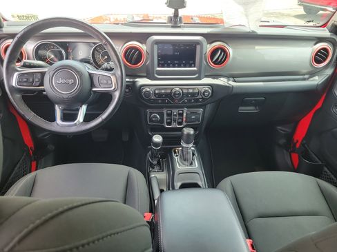 Used 2018 Jeep Wrangler Unlimited Sahara w/ Cold Weather Group AWD/4WD image 15