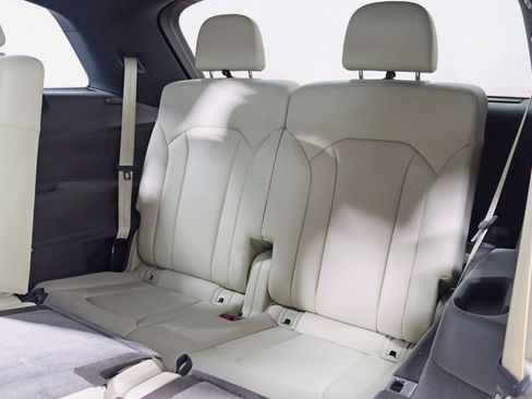 Used 2017 Audi Q7 3.0T Prestige image 34