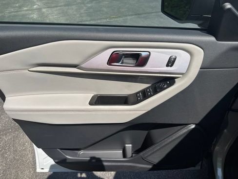 New 2026 Ford Explorer Active w/ Active Comfort Package AWD/4WD image 9