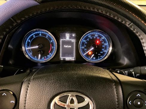 Used 2018 Toyota Corolla SE FWD image 24