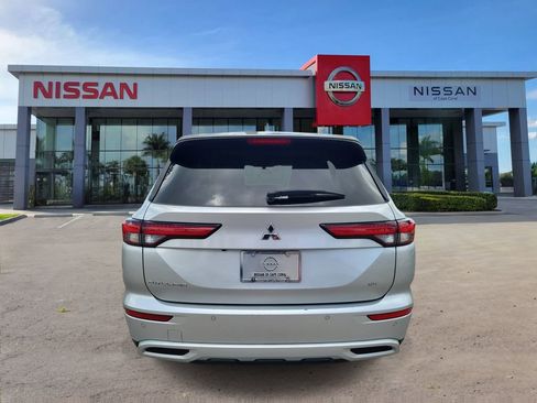 Used 2024 Mitsubishi Outlander SE AWD/4WD image 5