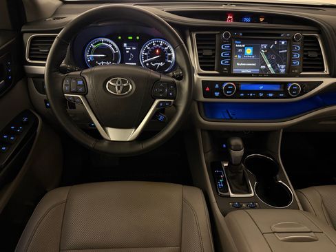 Used 2018 Toyota Highlander Limited Platinum AWD/4WD image 32