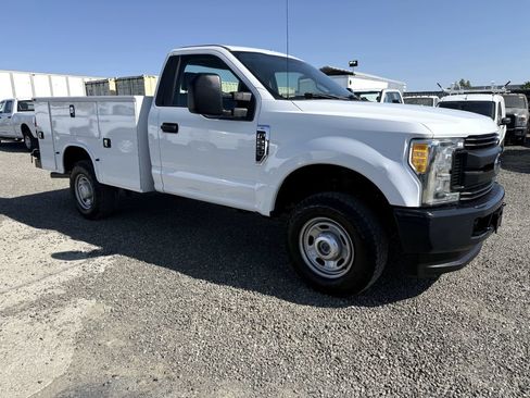 Used 2017 Ford F250 XL AWD/4WD image 4