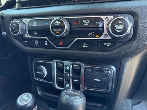 Used 2024 Jeep Gladiator Sport AWD/4WD image 35