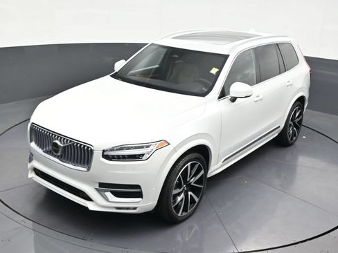 Used 2023 Volvo XC90 B5 Plus AWD/4WD image 19