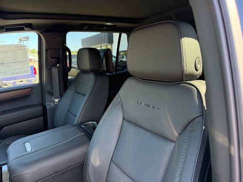 New 2026 GMC Yukon Denali w/ Denali Reserve Package AWD/4WD image 16
