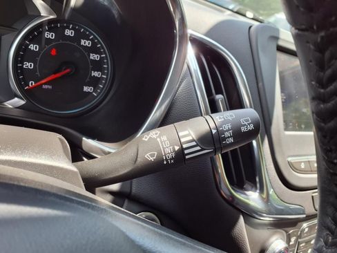 Used 2022 Chevrolet Equinox LT image 24