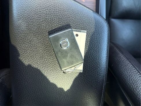 Used 2021 Volvo XC60 T6 Momentum image 36