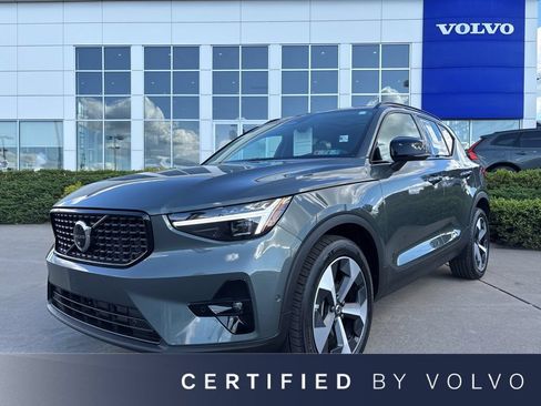 Certified 2026 Volvo XC40 B5 Plus AWD/4WD image 1