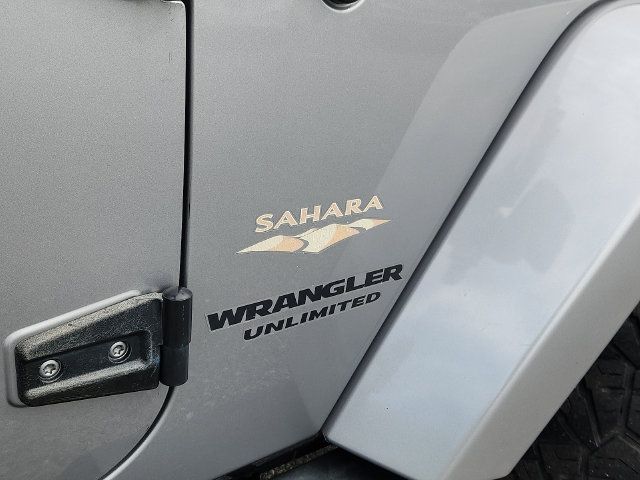 Used 2014 Jeep Wrangler Unlimited Sahara w/ Connectivity Group AWD/4WD image 30