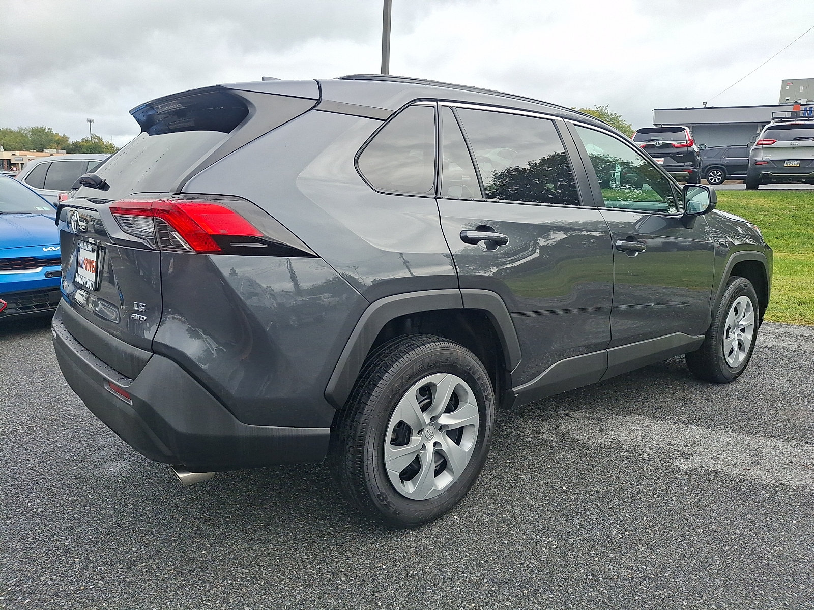 Used 2021 Toyota RAV4 LE AWD/4WD image 6