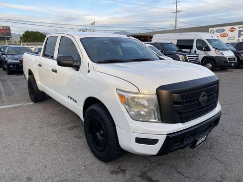 Used 2021 Nissan Titan S image 5