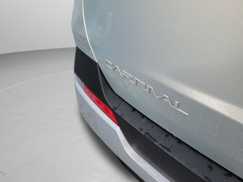 New 2026 Kia Carnival EX FWD image 30