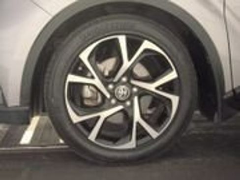 Used 2020 Toyota C-HR XLE image 9