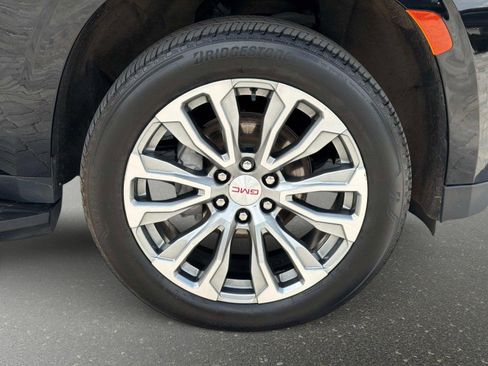 Used 2023 GMC Yukon XL Denali AWD/4WD image 11