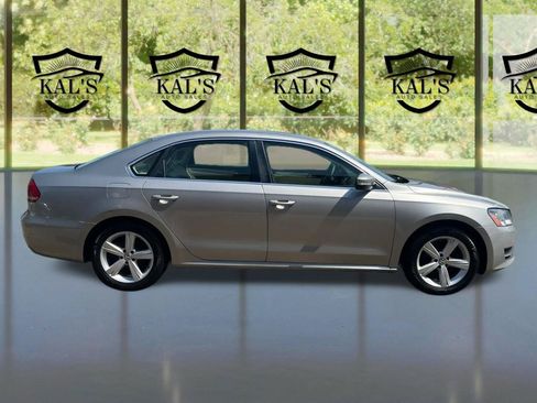 Used 2013 Volkswagen Passat 2.5 SE FWD image 4