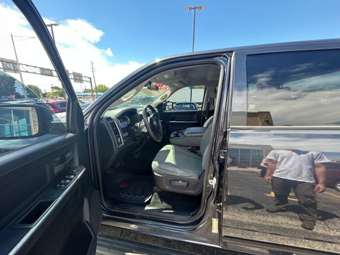 Used 2015 RAM 1500 Express AWD/4WD image 6