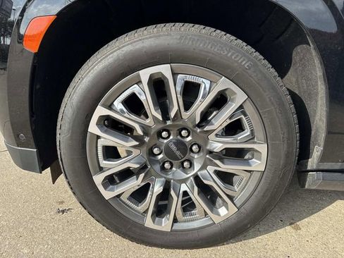 Used 2024 GMC Yukon Denali Ultimate AWD/4WD image 9