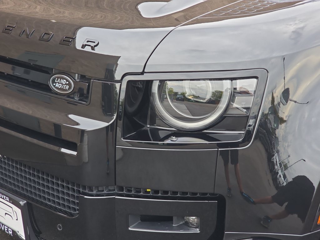 New 2026 Land Rover Defender 110 X-Dynamic SE AWD/4WD image 21