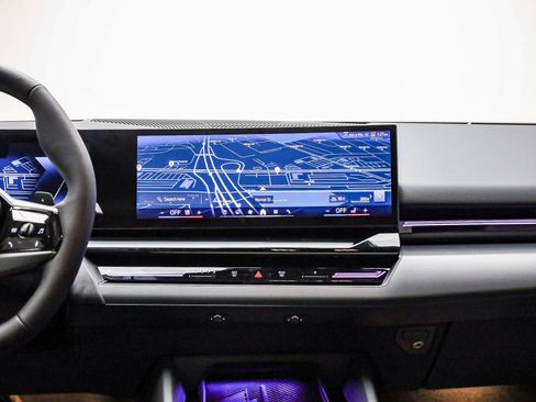 Used 2025 BMW 530i w/ Premium Package image 15